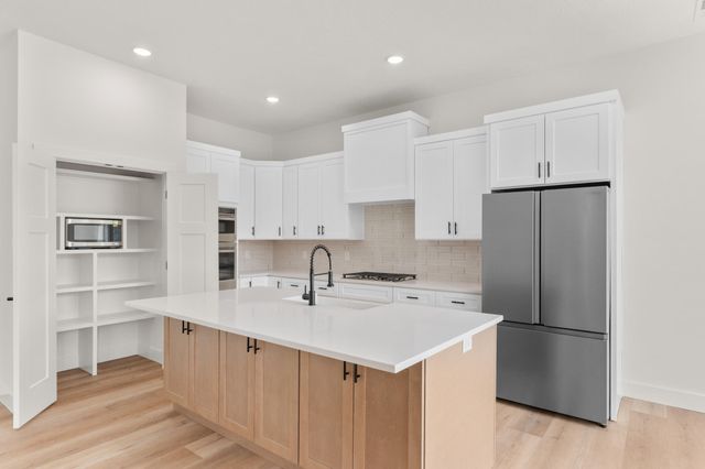2033 E Will Street, Republic, MO 65738