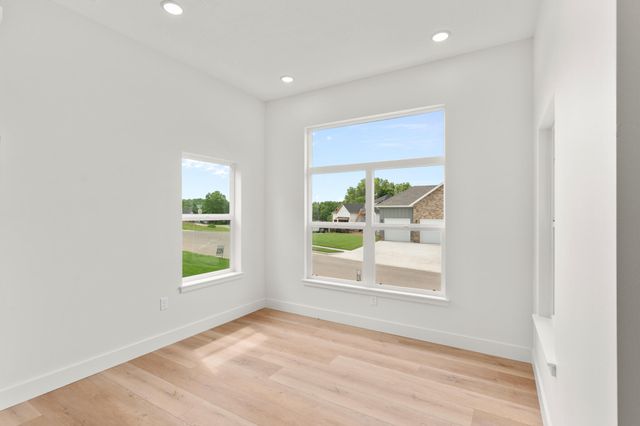 2033 E Will Street, Republic, MO 65738