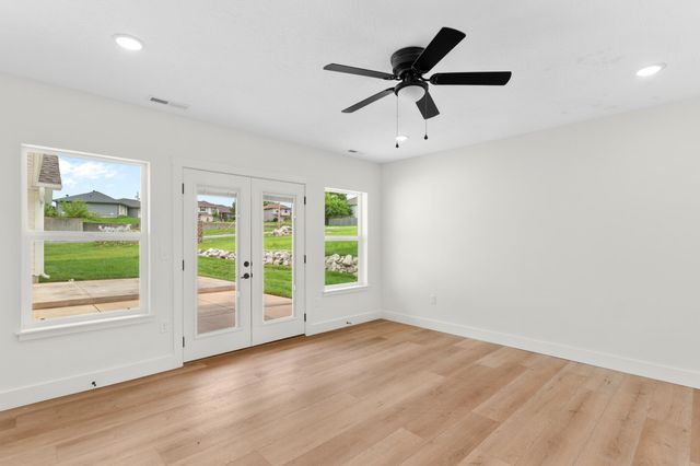 2033 E Will Street, Republic, MO 65738