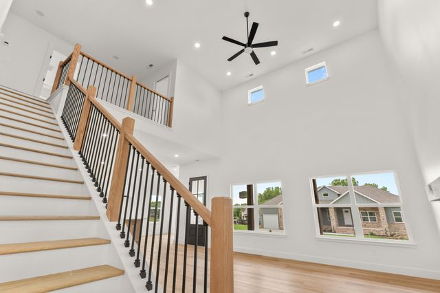 2033 E Will Street, Republic, MO 65738