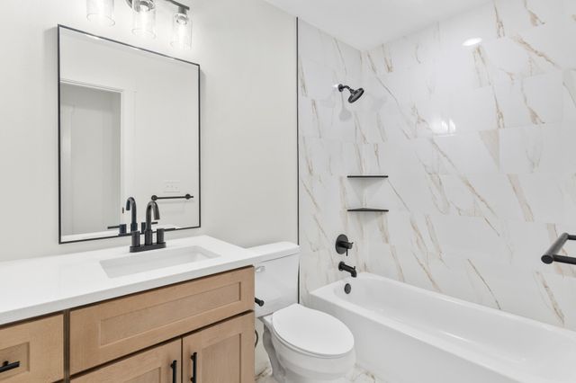 2033 E Will Street, Republic, MO 65738