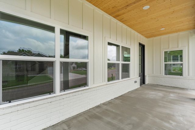 2033 E Will Street, Republic, MO 65738