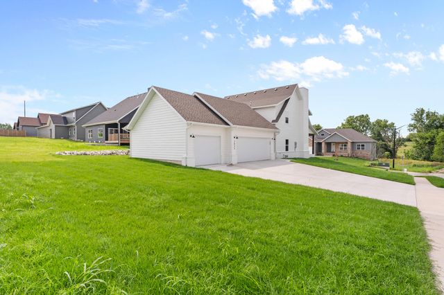 2033 E Will Street, Republic, MO 65738