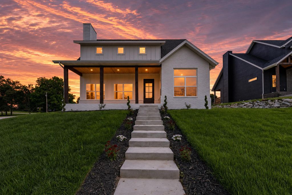 2033 E Will Street, Republic, MO 65738