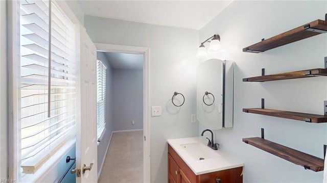 3332 Andrews DR, Chesapeake, VA 23323