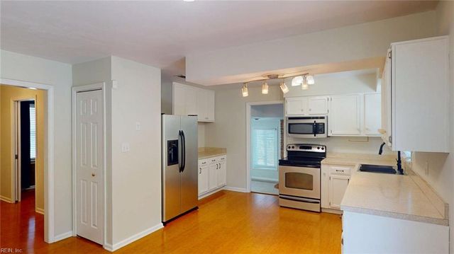 3332 Andrews DR, Chesapeake, VA 23323