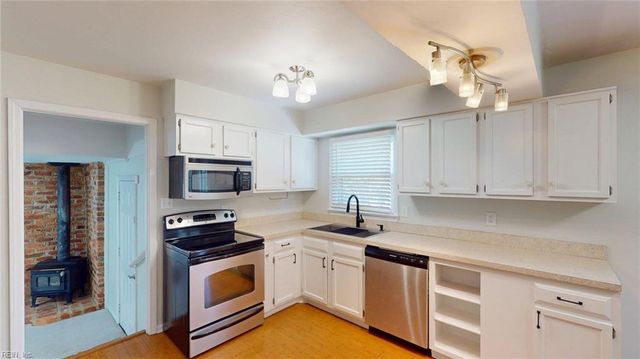 3332 Andrews DR, Chesapeake, VA 23323