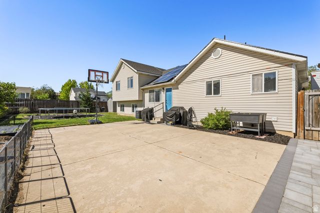 964 N 575 W, Clinton, UT 84015