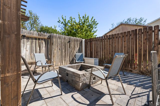964 N 575 W, Clinton, UT 84015