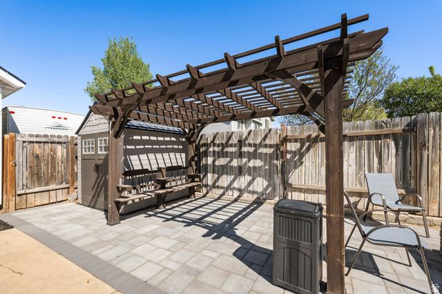 964 N 575 W, Clinton, UT 84015
