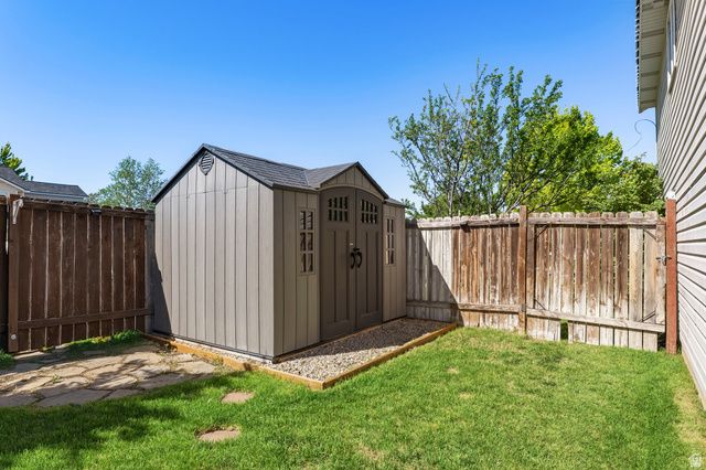 964 N 575 W, Clinton, UT 84015
