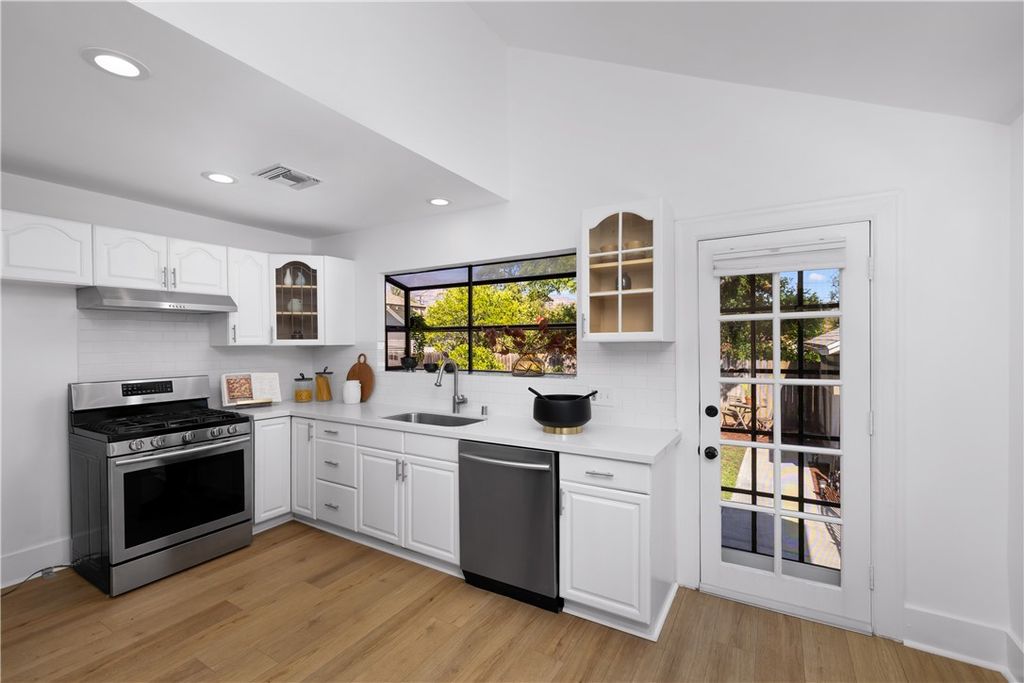 Image 22 of property listing at 930 N Catalina Avenue, Pasadena, CA 91104