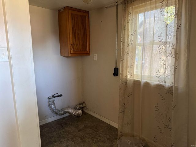 1521 E Lincolnway Way, Mishawaka, IN 46544