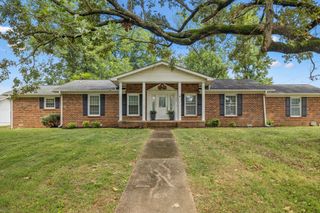 303 W 2nd Ave, Hohenwald, TN 38462