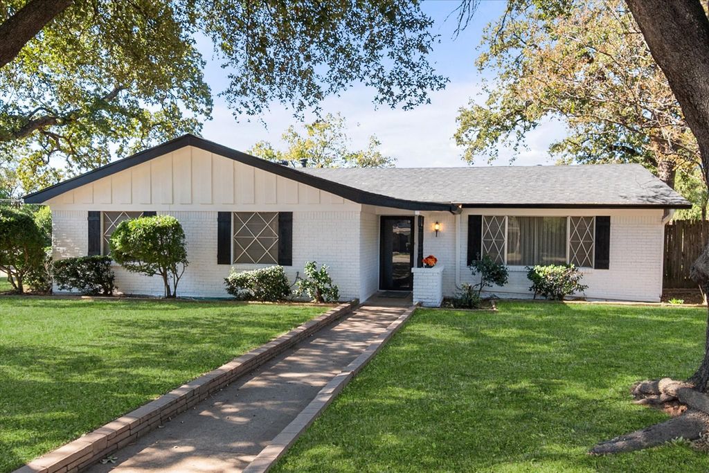 1812 Hilltop Lane, Pantego, TX 76013