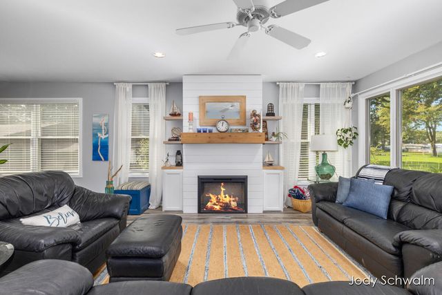 7121 Hass Drive NE, Comstock Park, MI 49321
