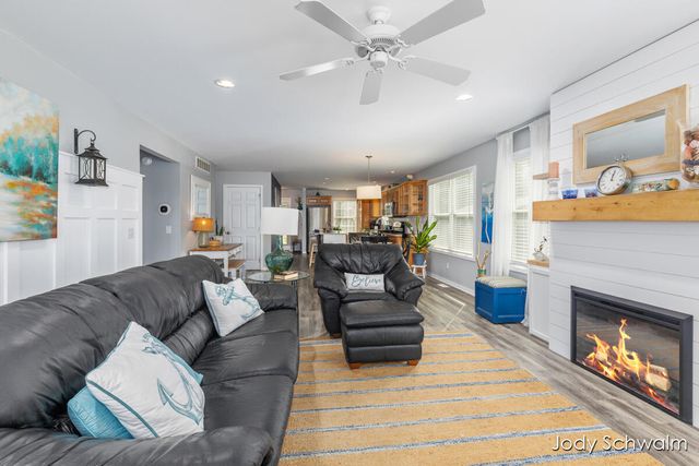 7121 Hass Drive NE, Comstock Park, MI 49321