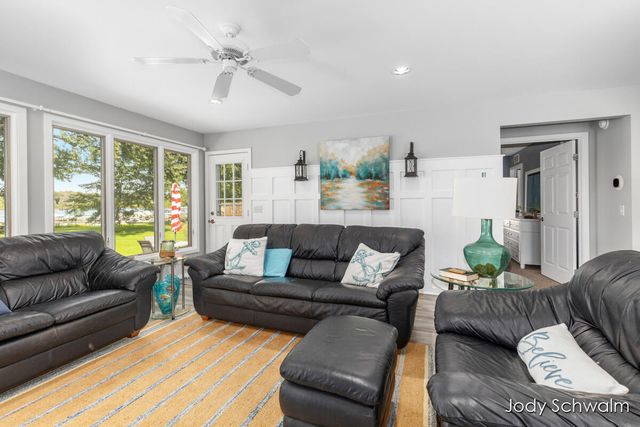 7121 Hass Drive NE, Comstock Park, MI 49321