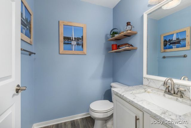 7121 Hass Drive NE, Comstock Park, MI 49321