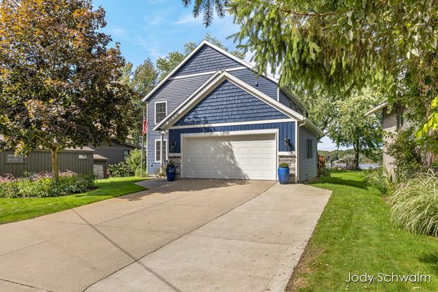 7121 Hass Drive NE, Comstock Park, MI 49321