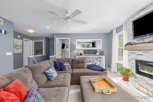 7121 Hass Drive NE, Comstock Park, MI 49321