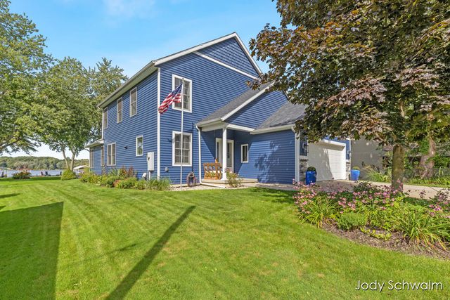 7121 Hass Drive NE, Comstock Park, MI 49321