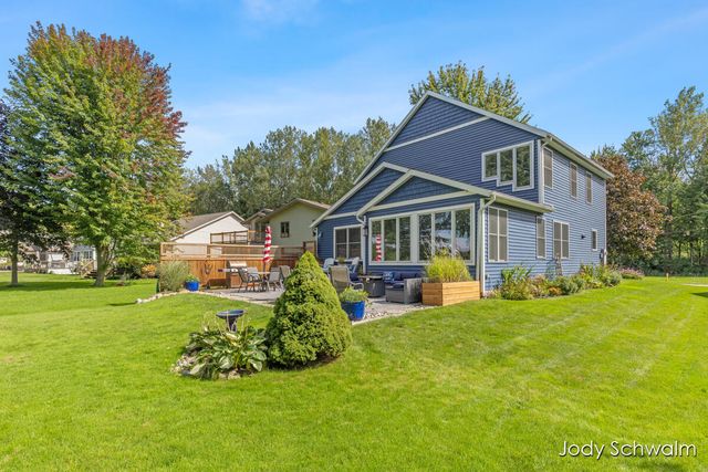 7121 Hass Drive NE, Comstock Park, MI 49321
