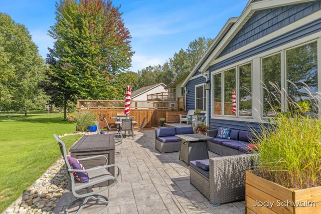 7121 Hass Drive NE, Comstock Park, MI 49321
