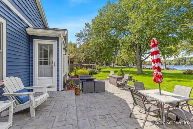 7121 Hass Drive NE, Comstock Park, MI 49321