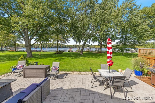 7121 Hass Drive NE, Comstock Park, MI 49321