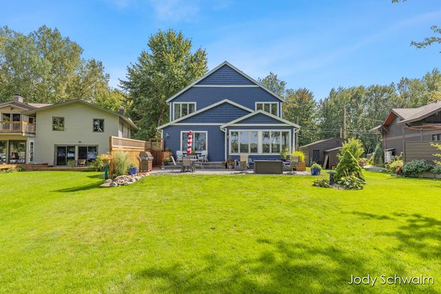 7121 Hass Drive NE, Comstock Park, MI 49321