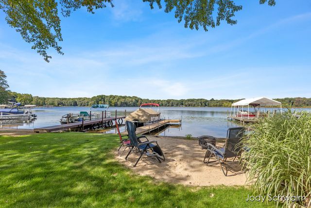 7121 Hass Drive NE, Comstock Park, MI 49321
