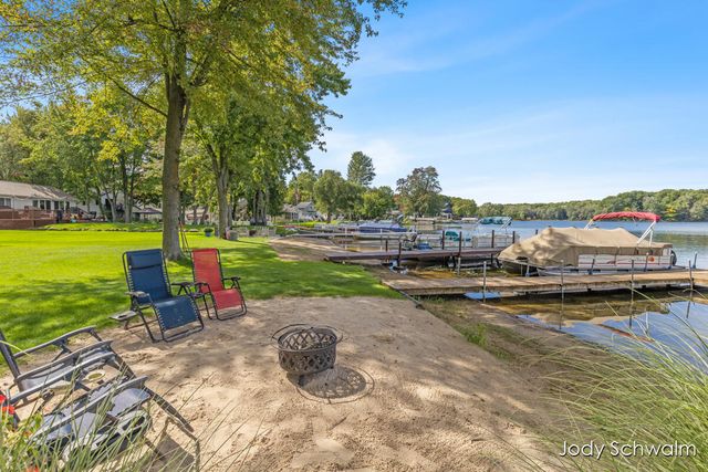 7121 Hass Drive NE, Comstock Park, MI 49321