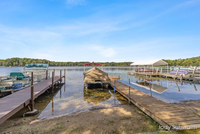 7121 Hass Drive NE, Comstock Park, MI 49321