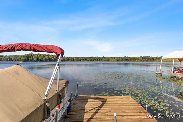 7121 Hass Drive NE, Comstock Park, MI 49321