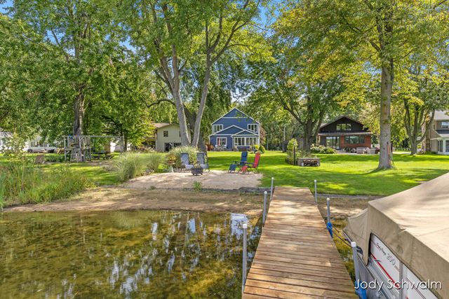 7121 Hass Drive NE, Comstock Park, MI 49321