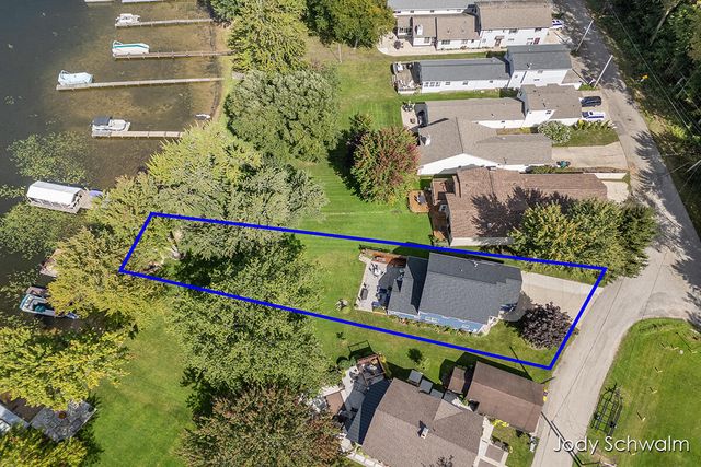 7121 Hass Drive NE, Comstock Park, MI 49321