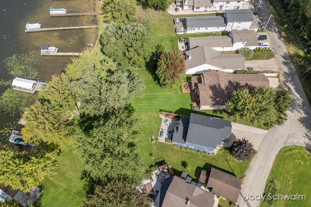 7121 Hass Drive NE, Comstock Park, MI 49321