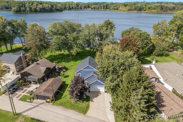 7121 Hass Drive NE, Comstock Park, MI 49321