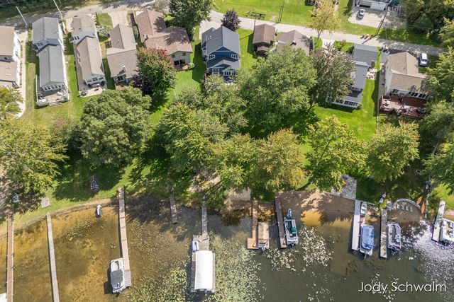 7121 Hass Drive NE, Comstock Park, MI 49321