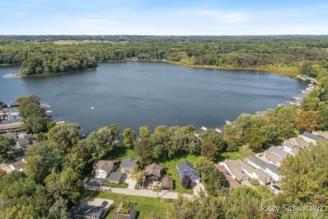 7121 Hass Drive NE, Comstock Park, MI 49321