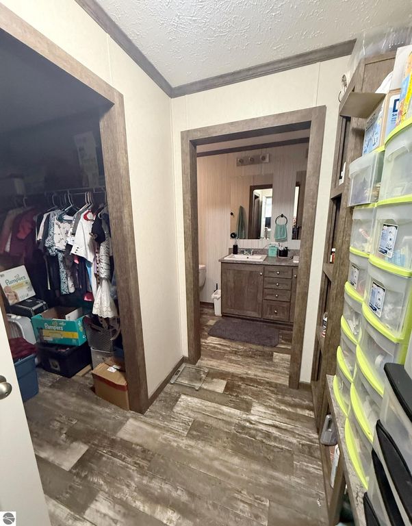 Image 14 of property listing at 1304 Powder Horn Drive, Mt Pleasant, MI 48858