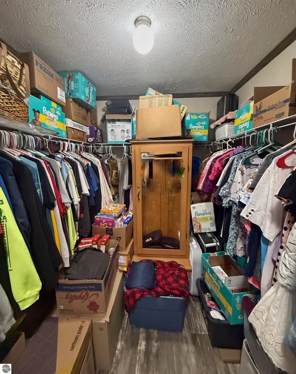 Image 15 of property listing at 1304 Powder Horn Drive, Mt Pleasant, MI 48858