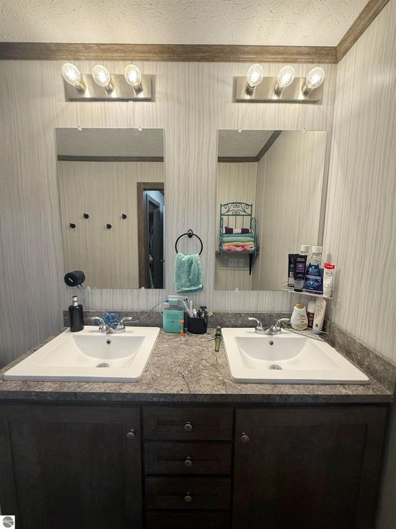 Image 18 of property listing at 1304 Powder Horn Drive, Mt Pleasant, MI 48858