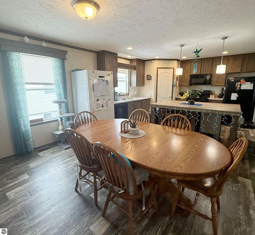 Image 4 of property listing at 1304 Powder Horn Drive, Mt Pleasant, MI 48858