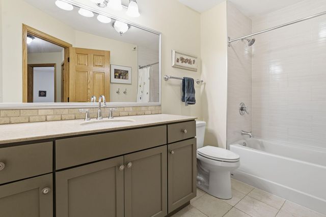 18091 Settlers Way, Eden Prairie, MN 55347
