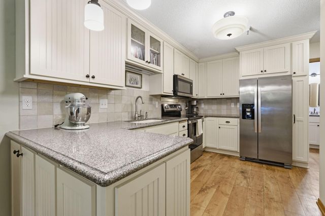 18091 Settlers Way, Eden Prairie, MN 55347