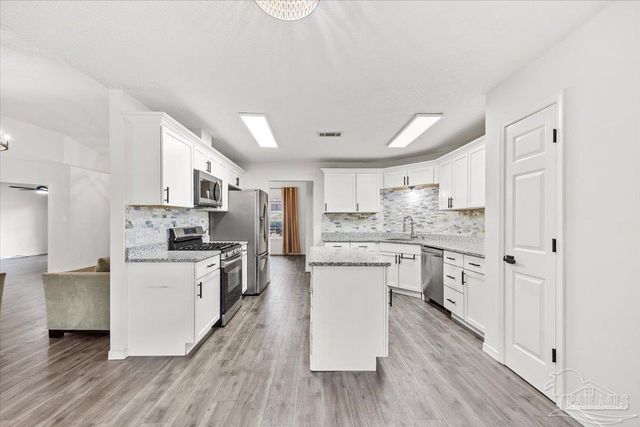 3905 Deerwood Cir, Pace, FL 32571