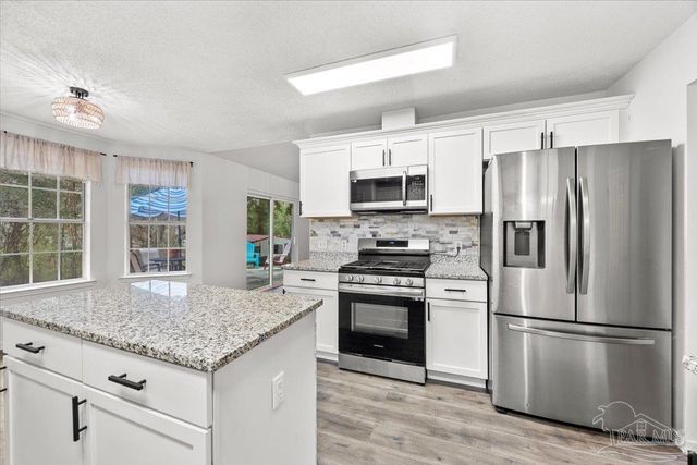 3905 Deerwood Cir, Pace, FL 32571