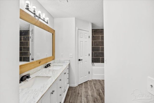 3905 Deerwood Cir, Pace, FL 32571